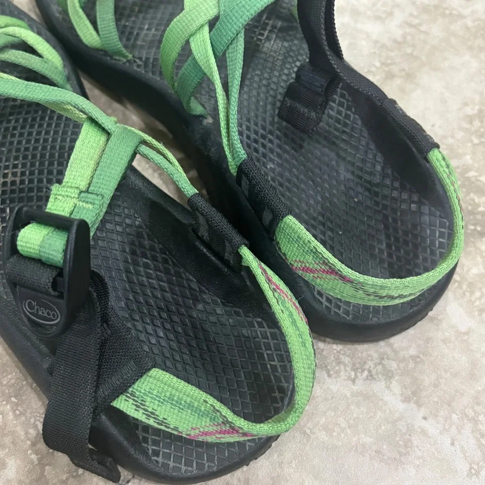 Chaco Z2 Yampa Sandals Womens 8 Green Strappy Toe Loop Hiking Vibram Soles
